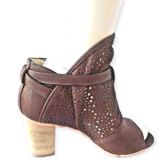Latitude Femme Perforated Open Toe Brown Leather Strappy Ankle Booties Sz 40 - Picture 3 of 11